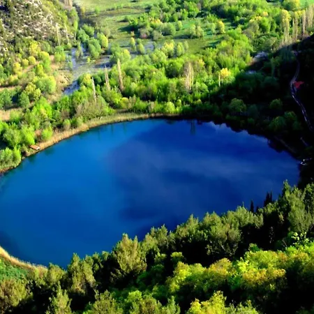 In Drni With Pool & Etnoland Casa de Férias Drniš