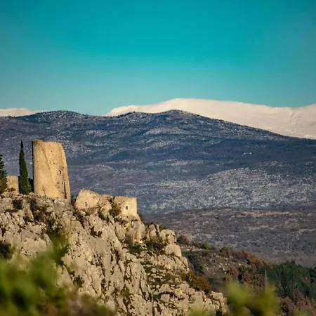 Casa de Férias In Drni With Pool & Etnoland
