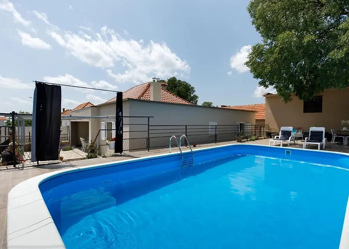 In Drni With Pool & Etnoland Дом отдыха