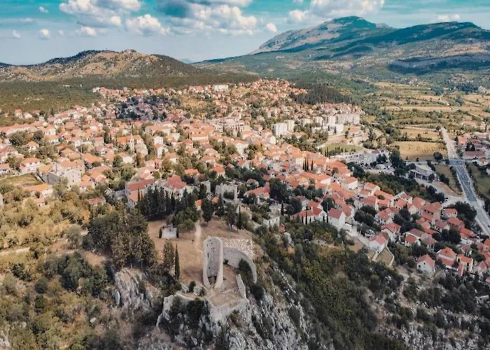 Дом отдыха In Drni With Pool & Etnoland