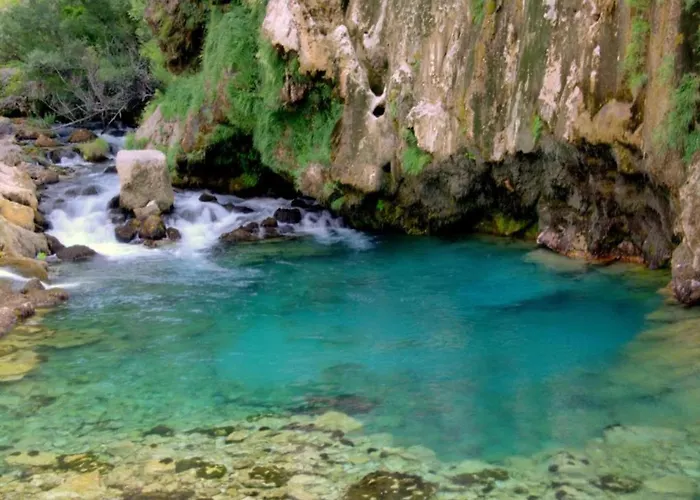 Дом отдыха In Drni With Pool & Etnoland *