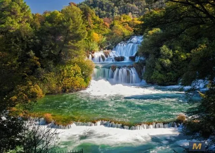 In Drni With Pool & Etnoland Дом отдыха Дрниш