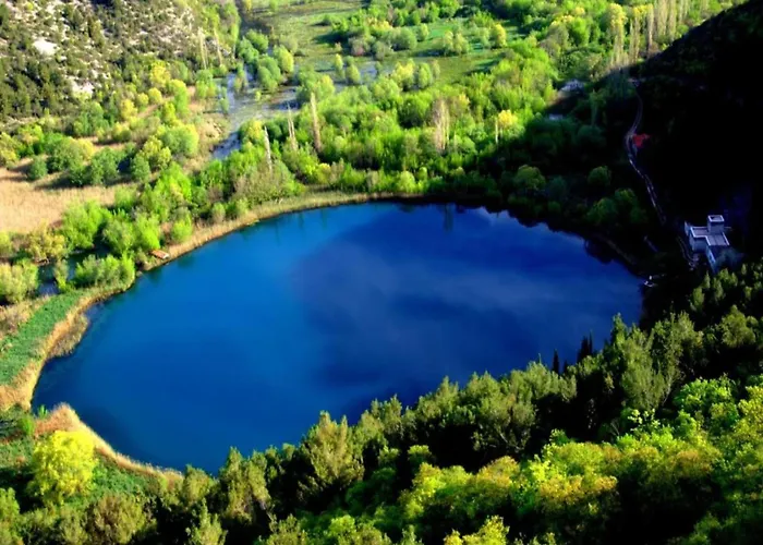 In Drni With Pool & Etnoland Дом отдыха Дрниш