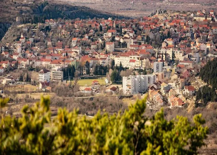 In Drni With Pool & Etnoland Дом отдыха *