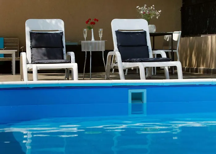 Дом отдыха In Drni With Pool & Etnoland